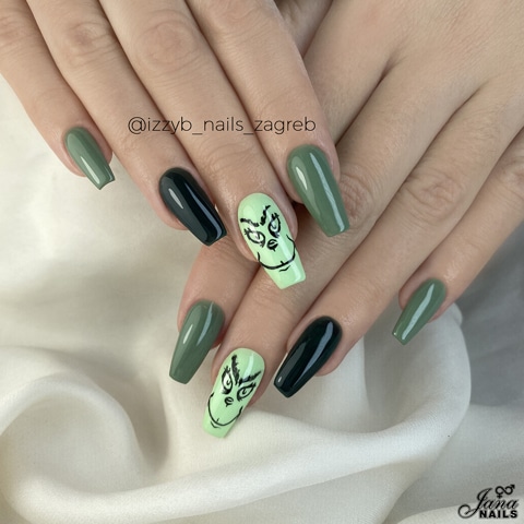 green multicolor nails